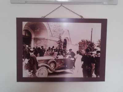 Foto storica del giorno dell'apertura al pubblico della Grotta